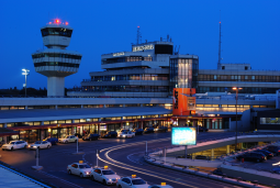 Flughafen_Tegel_Tower_und_HauptgebC3A4ude.png